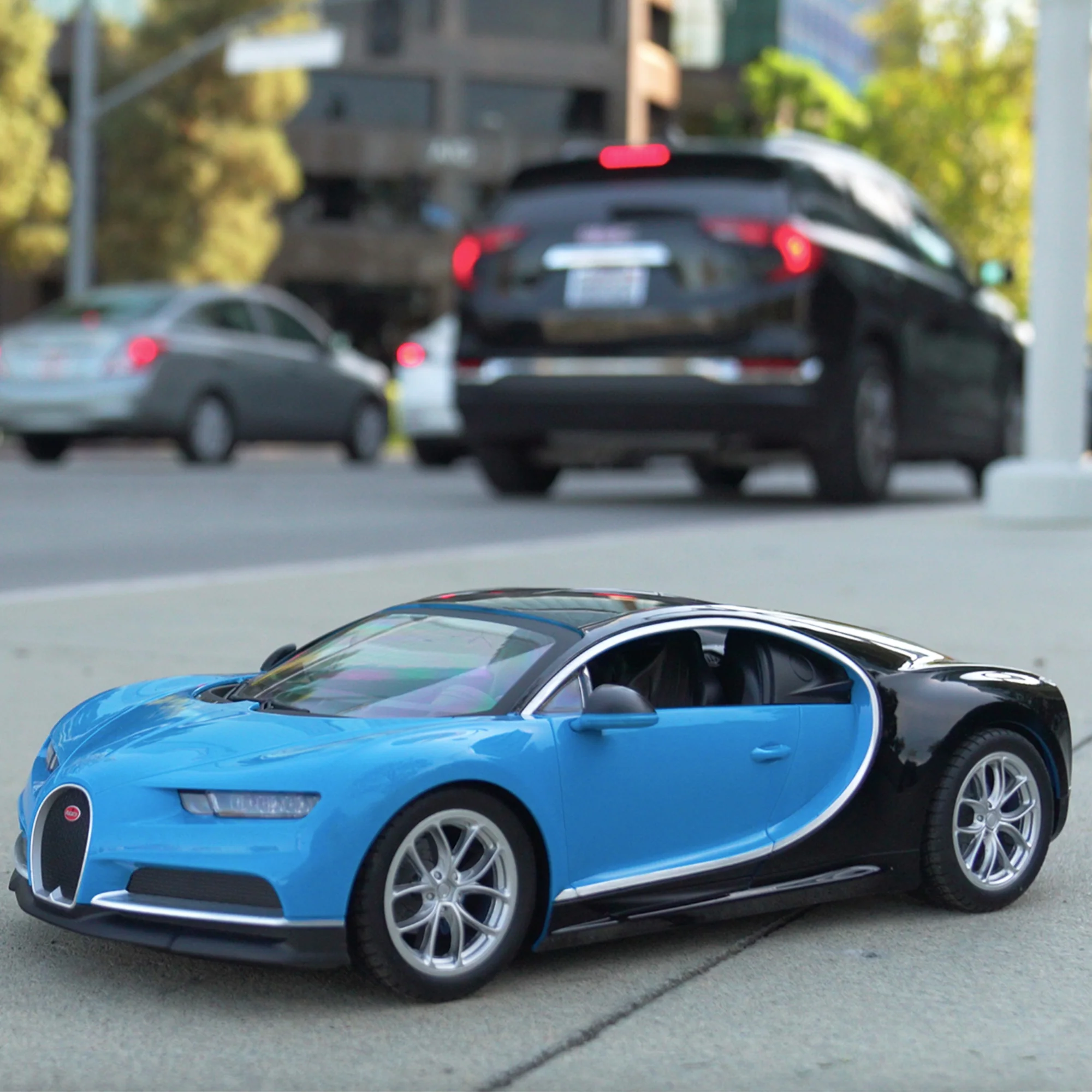 Bugatti Chiron 1:10 Scale Replica - Electric RC Car - Image 4