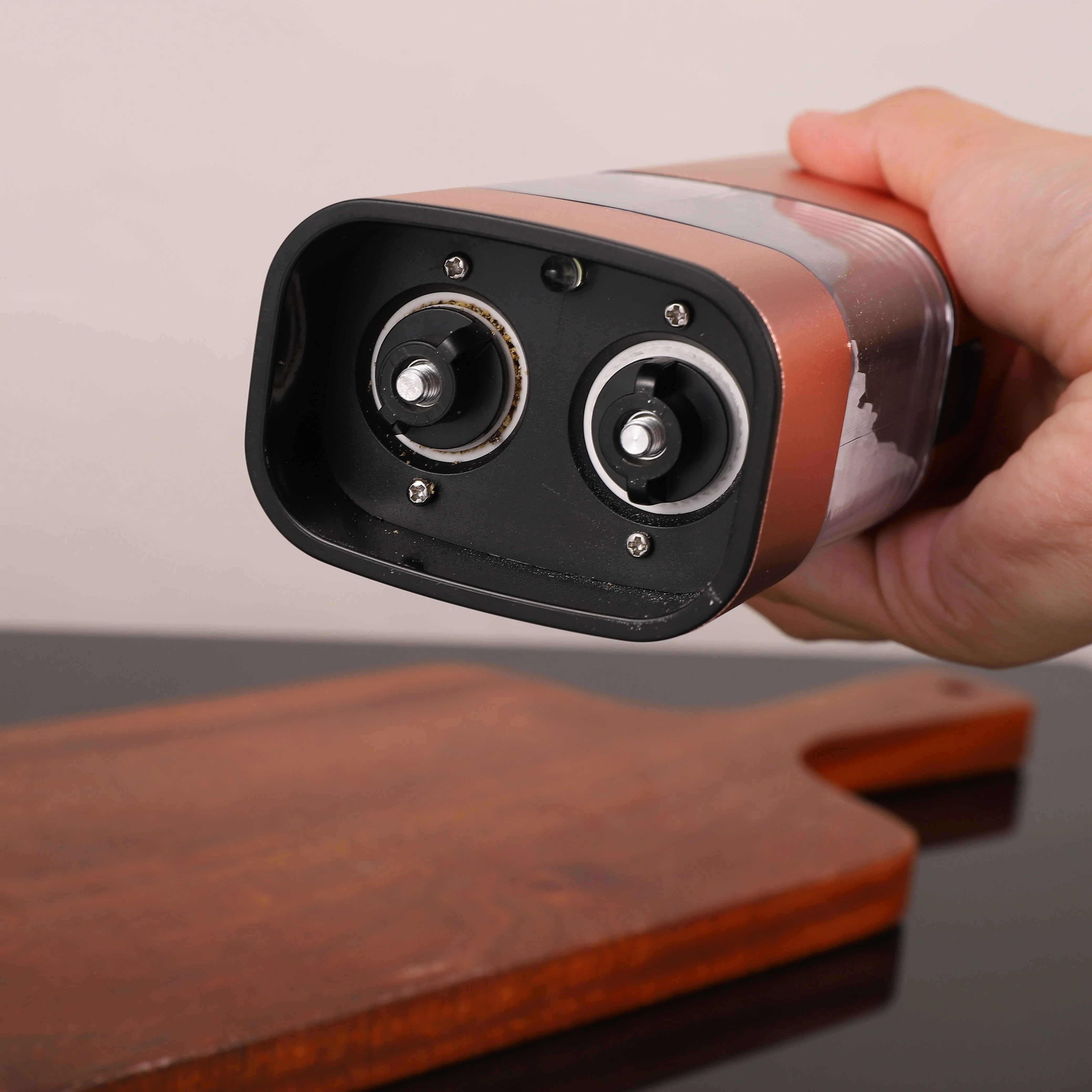 Electric 2-in-1 Salt and Pepper Grinder - Image 3