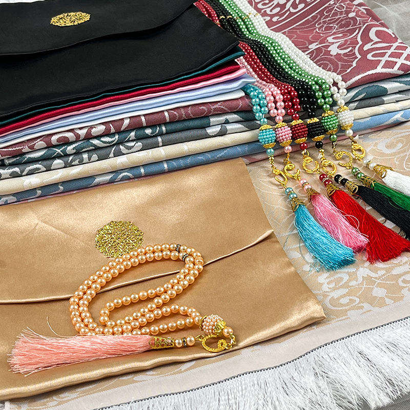 Elegant 3-Piece Travel Prayer Mat & Tasbih Gift Set - Image 8