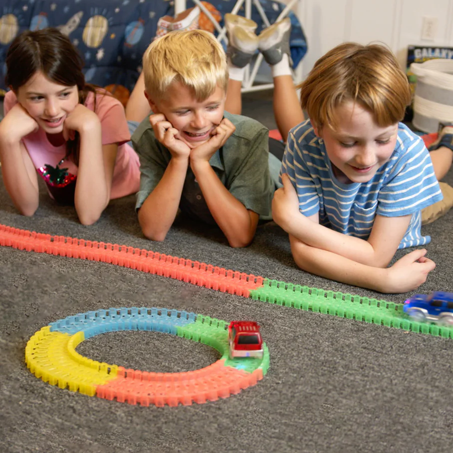 Galaxy Flex Track Glow-in-the-Dark Race Set – 220 Pieces with LED Light Car - Image 6