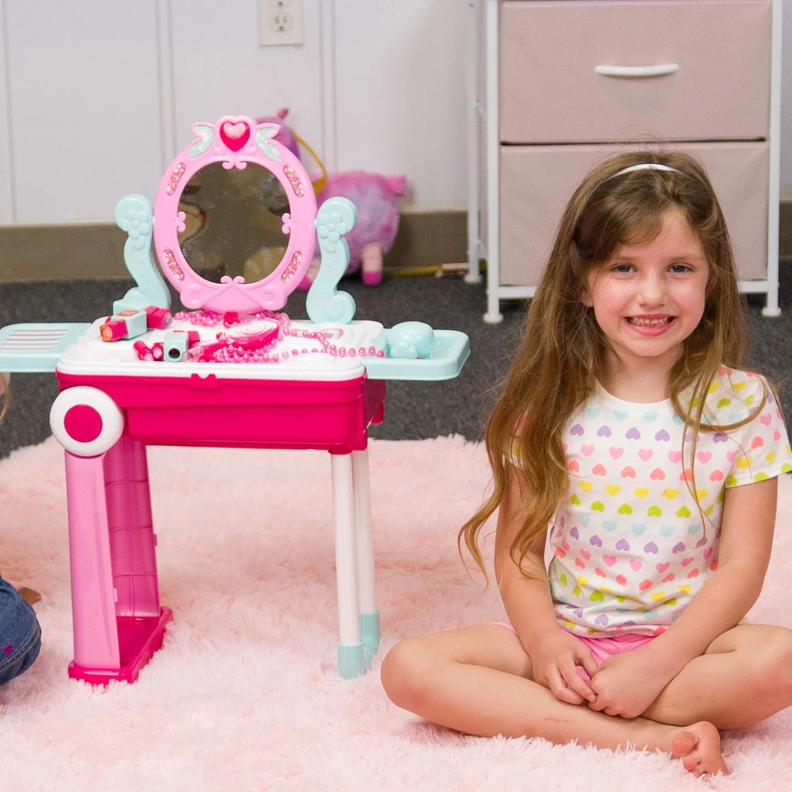 Lil’ Beauty Suitcase Playset – 24 Piece Kids Makeup & Styling Kit - Image 6