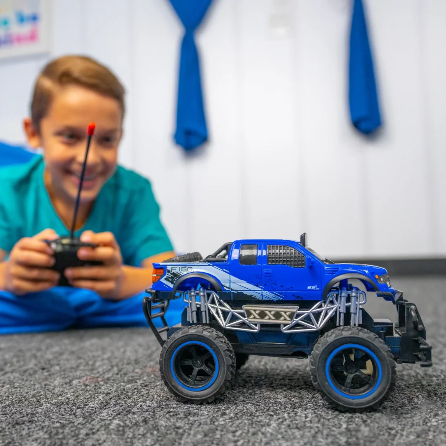 Trail Attack Ford F-150 SVT Raptor RC Monster Truck - 1:24 Scale Replica - Image 2