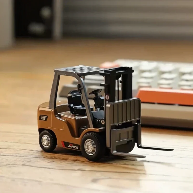 Remote-Controlled Alloy Forklift Engineering Vehicle Model - Image 3
