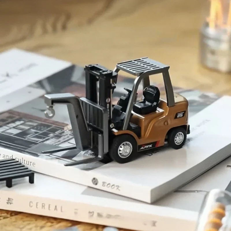 Remote-Controlled Alloy Forklift Engineering Vehicle Model - Image 4