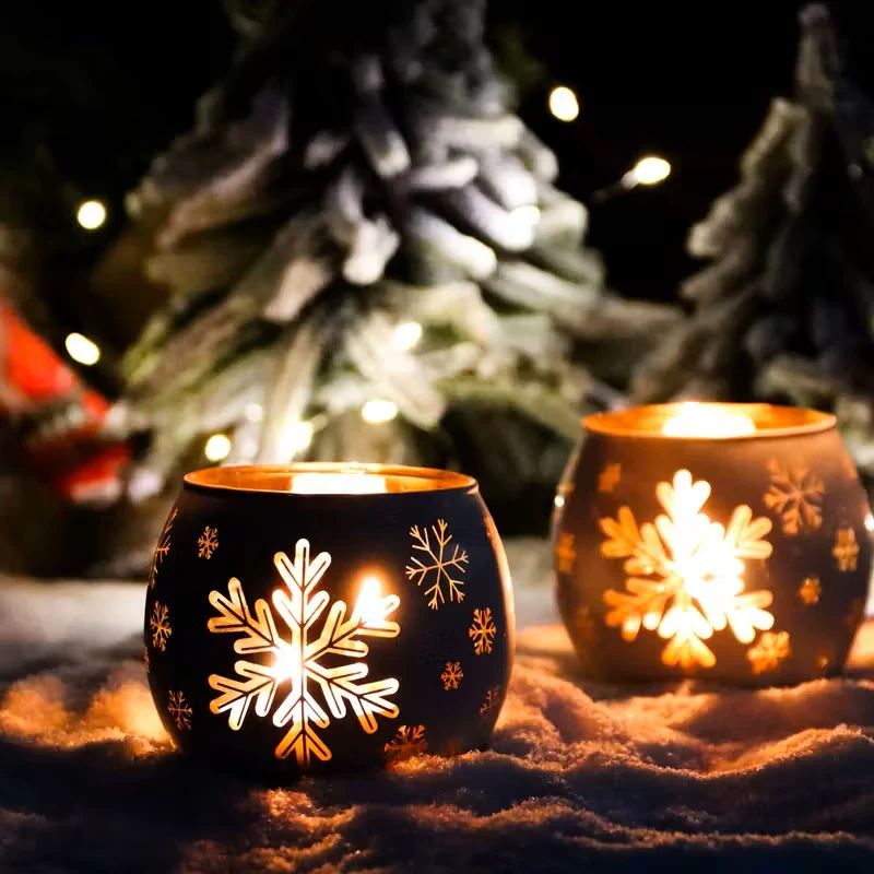 Set of 2 Glass Candle Holders with Snowflake Design - Image 3