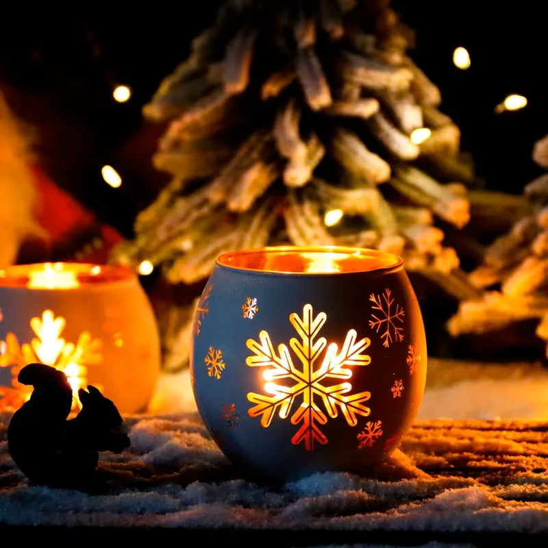 Set of 2 Glass Candle Holders with Snowflake Design - Image 4